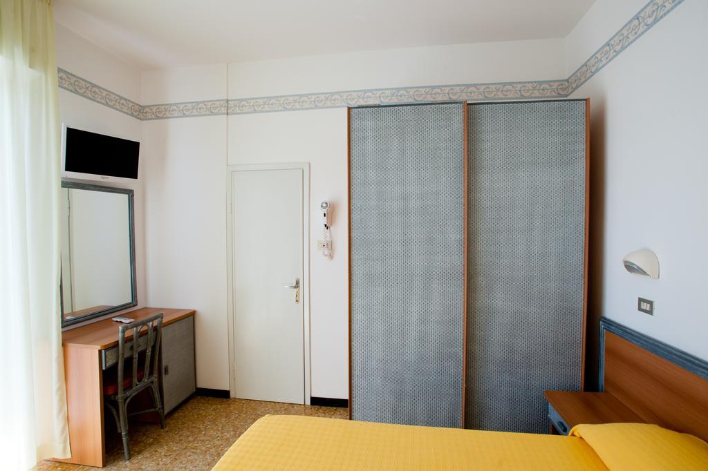 Albergo Villa Mauri Rimini Exterior photo